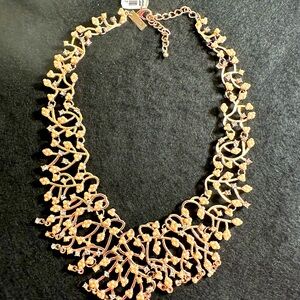 Elegant Gold Floral Necklace